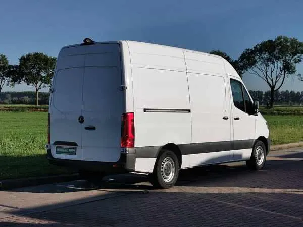 Mercedes-Benz Sprinter 314 L2H2 MBUX RWD Image 3